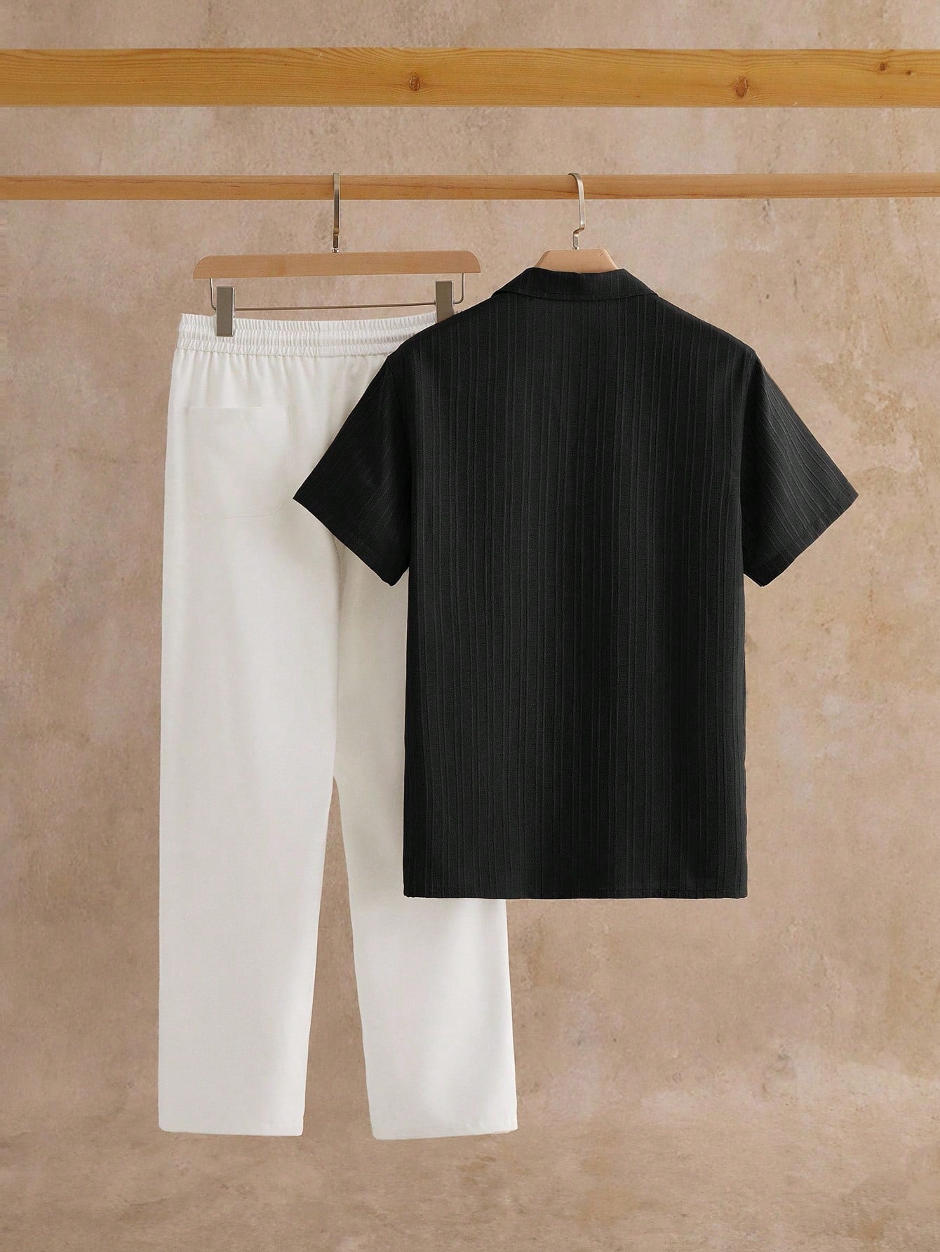 Ensemble Décontracté Chic – Chemise Col Cubain & Pantalon Tissé
