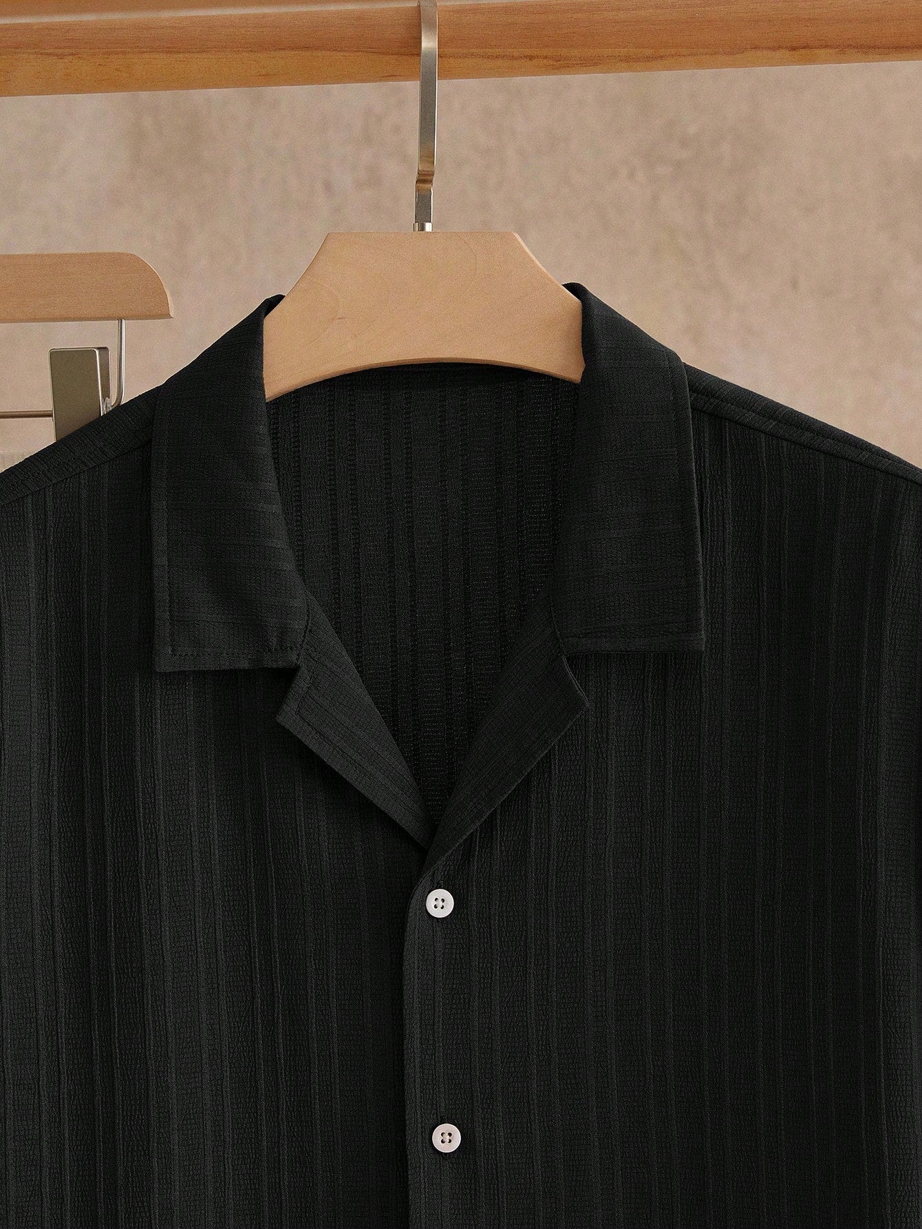 Ensemble Décontracté Chic – Chemise Col Cubain & Pantalon Tissé
