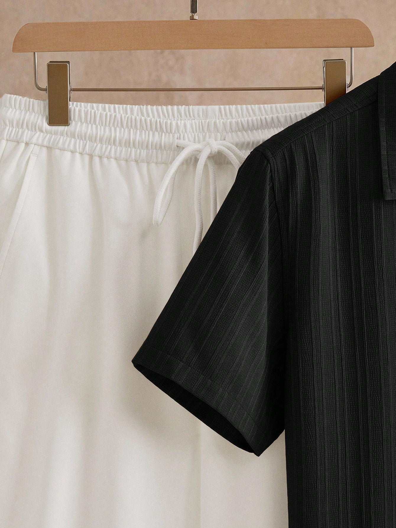 Ensemble Décontracté Chic – Chemise Col Cubain & Pantalon Tissé